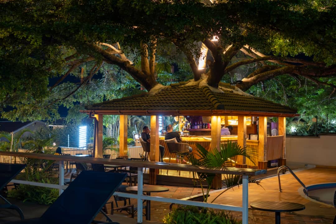 Outside Bar